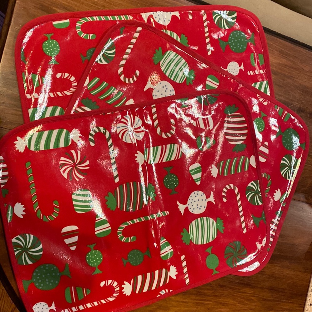 NWT!! XOCHI Oil Cloth Placemat Set of 3 Christmas Candy 100% Coated Cotton NEW!